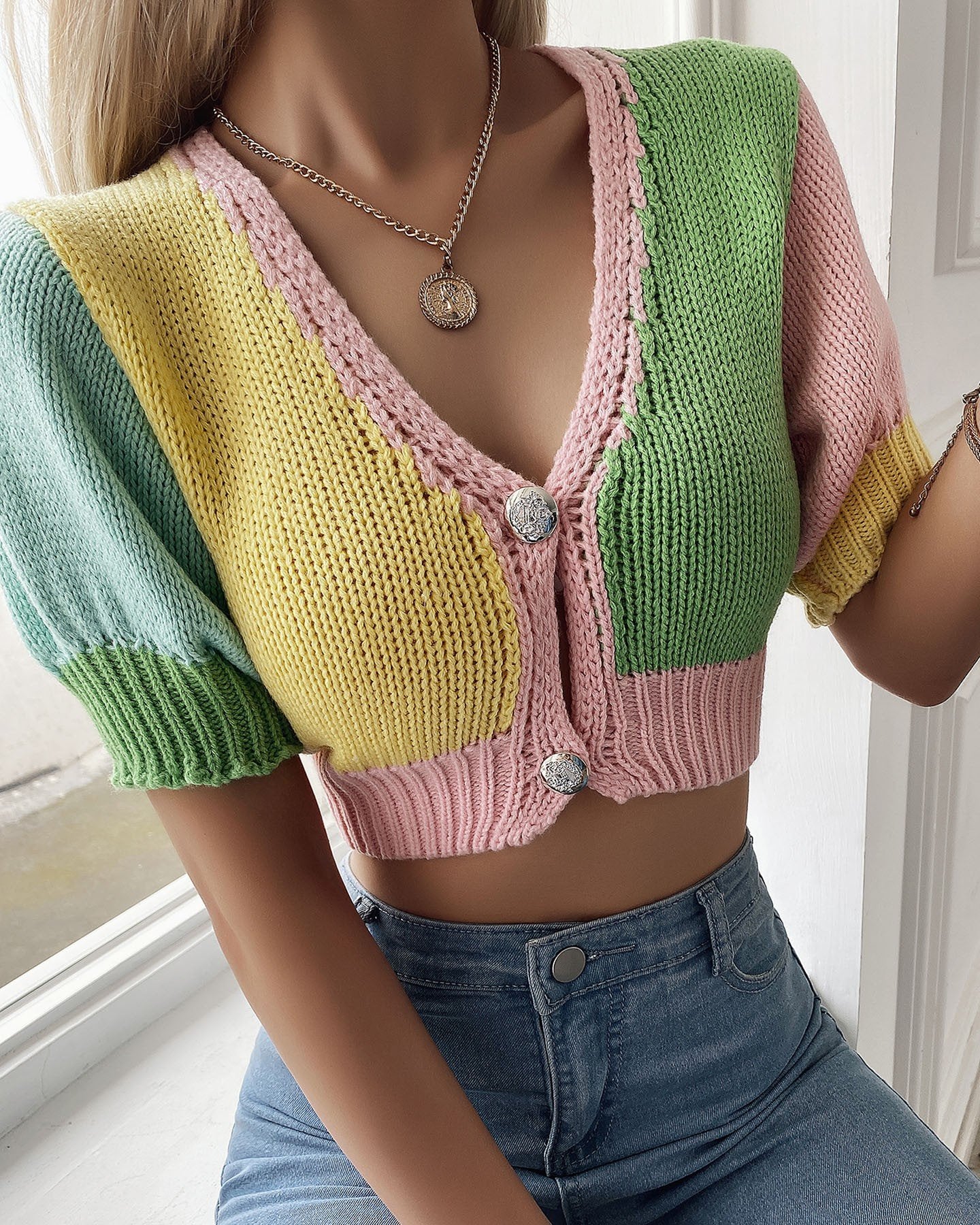 Colorblock Buttoned Knit Puff Sleeve Crop Cardigan